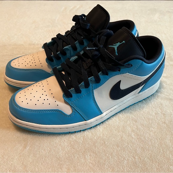 Air Jordan 1 Low UNC 2021 - Picture 1 of 17